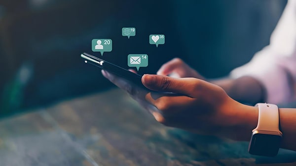 请问大家做自媒体怎样做吸粉比较快？